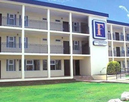 Faro Suites And Conference Center Aguadilla Eksteriør bilde